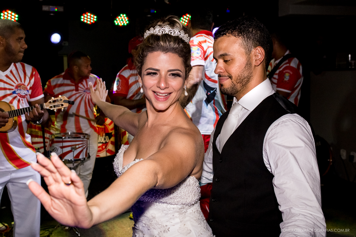 Festa com fotos expontâneas e criativas do casamento do wilson e da natalia na Assembléia paraense em belém PA