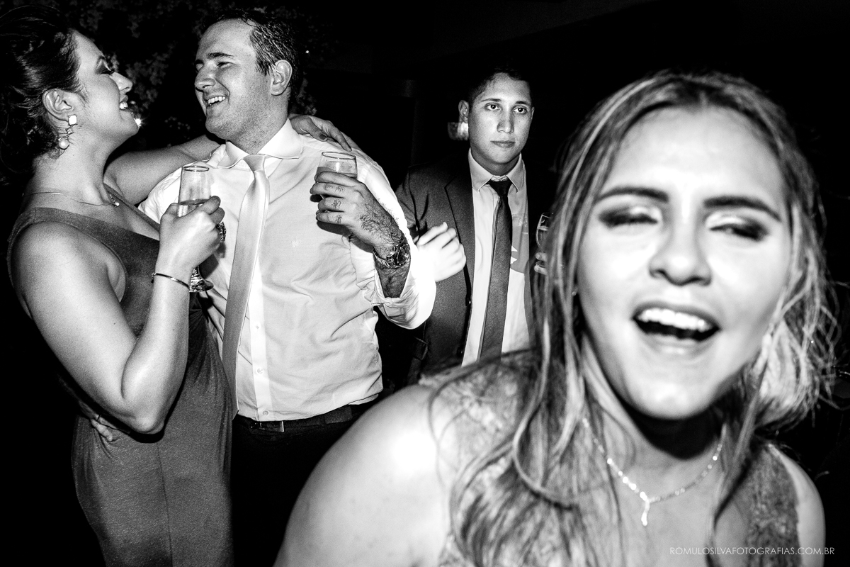 Festa com fotos expontâneas e criativas do casamento do wilson e da natalia na Assembléia paraense em belém PA