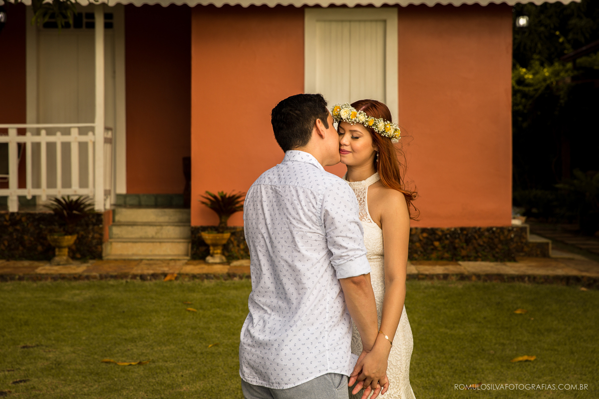 ensaio  pré casamento lais e felipe com fotos românticas e expontâneas no chalé da zuzu em mosqueiro pa