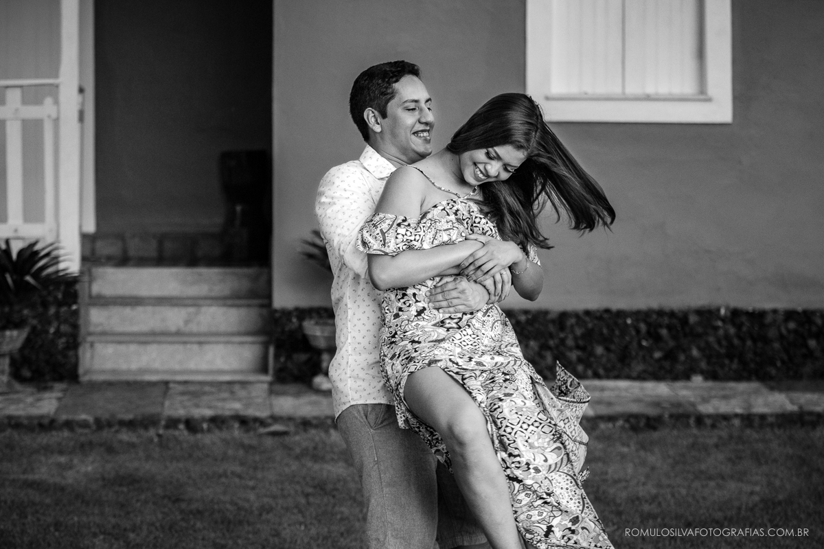 ensaio  pré casamento lais e felipe com fotos românticas e expontâneas no chalé da zuzu em mosqueiro pa