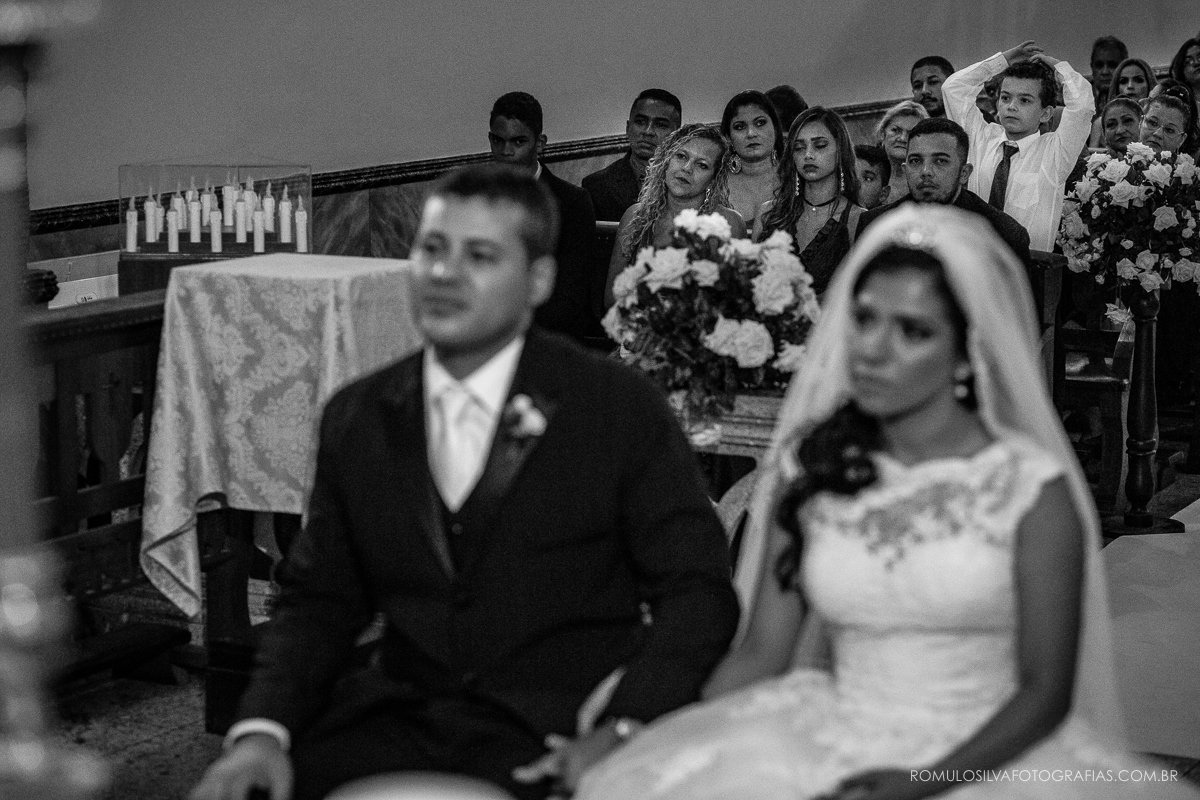 fotos criativa e espontáneas da cerimonia do casamento do rindo e da adriana na capela pão de santo antônio em belém pa