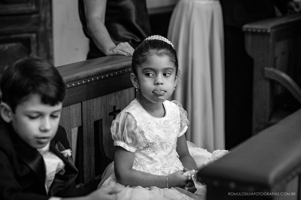 fotos criativa e espontáneas da cerimonia do casamento do rindo e da adriana na capela pão de santo antônio em belém pa