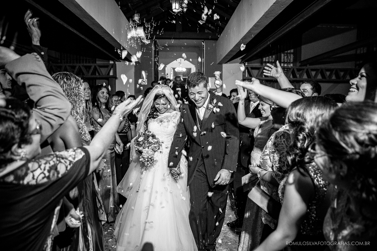 fotos criativa e espontáneas da cerimonia do casamento do rindo e da adriana na capela pão de santo antônio em belém pa