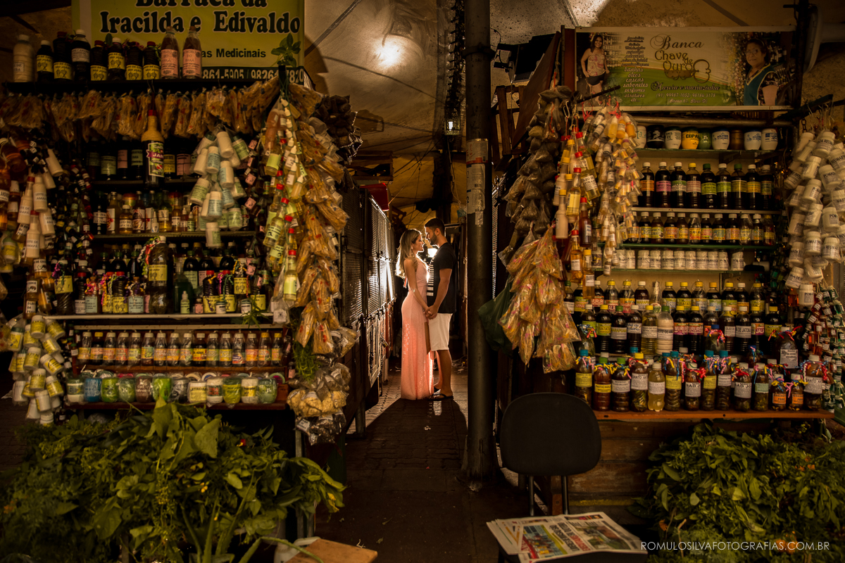 ensaio  pré casamento débora e carlos com fotos românticas e expontâneas no ver-o-peso em belém pa