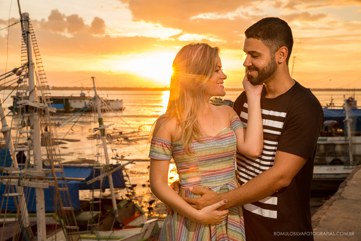 ensaio  pré casamento débora e carlos com fotos românticas e expontâneas no ver-o-peso em belém pa