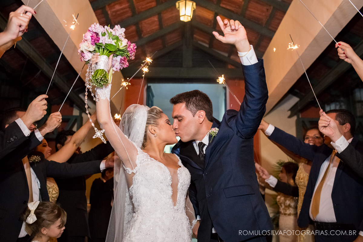fotos externas após a cerimonia do casamento do Ricardo e da Camila na estação das docas em belém do pará