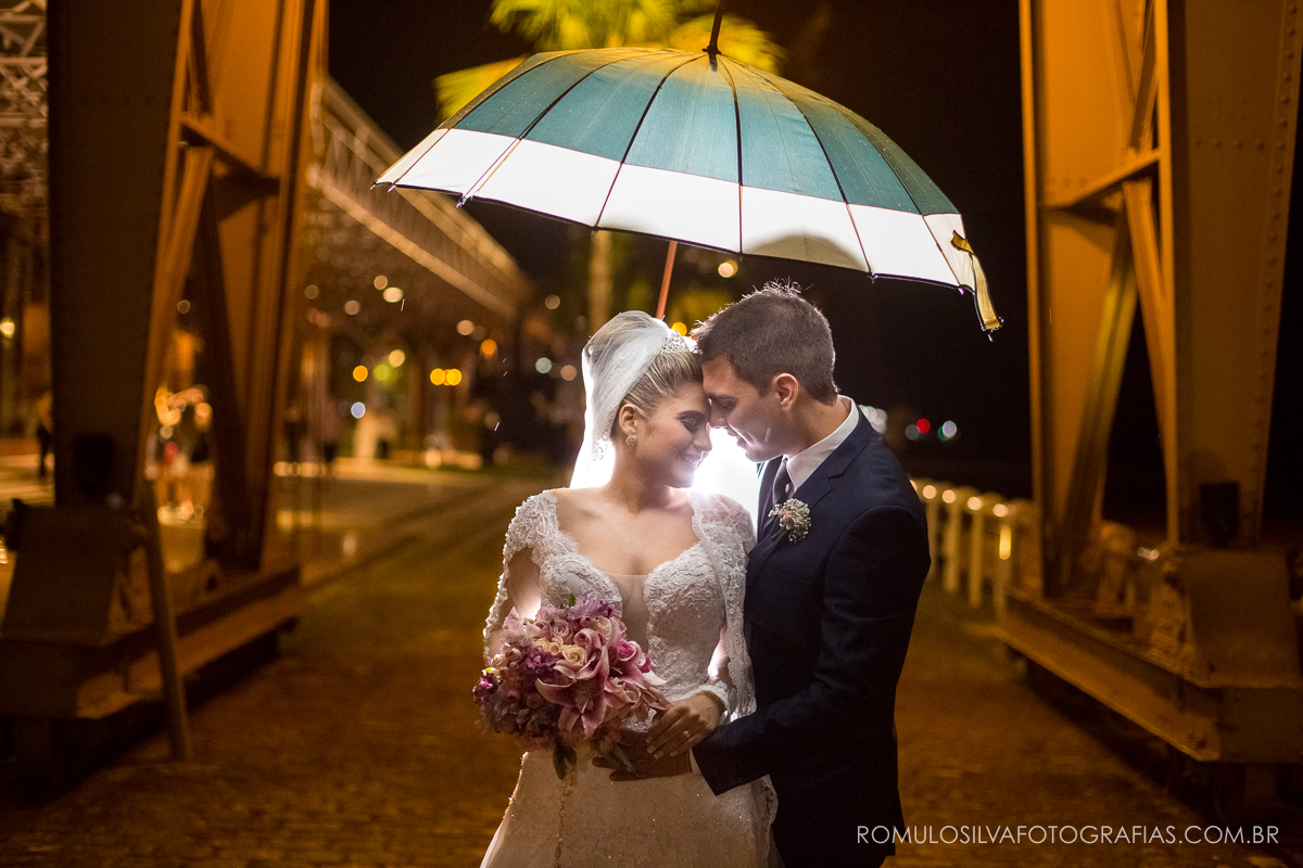fotos externas após a cerimonia do casamento do Ricardo e da Camila na estação das docas em belém do pará