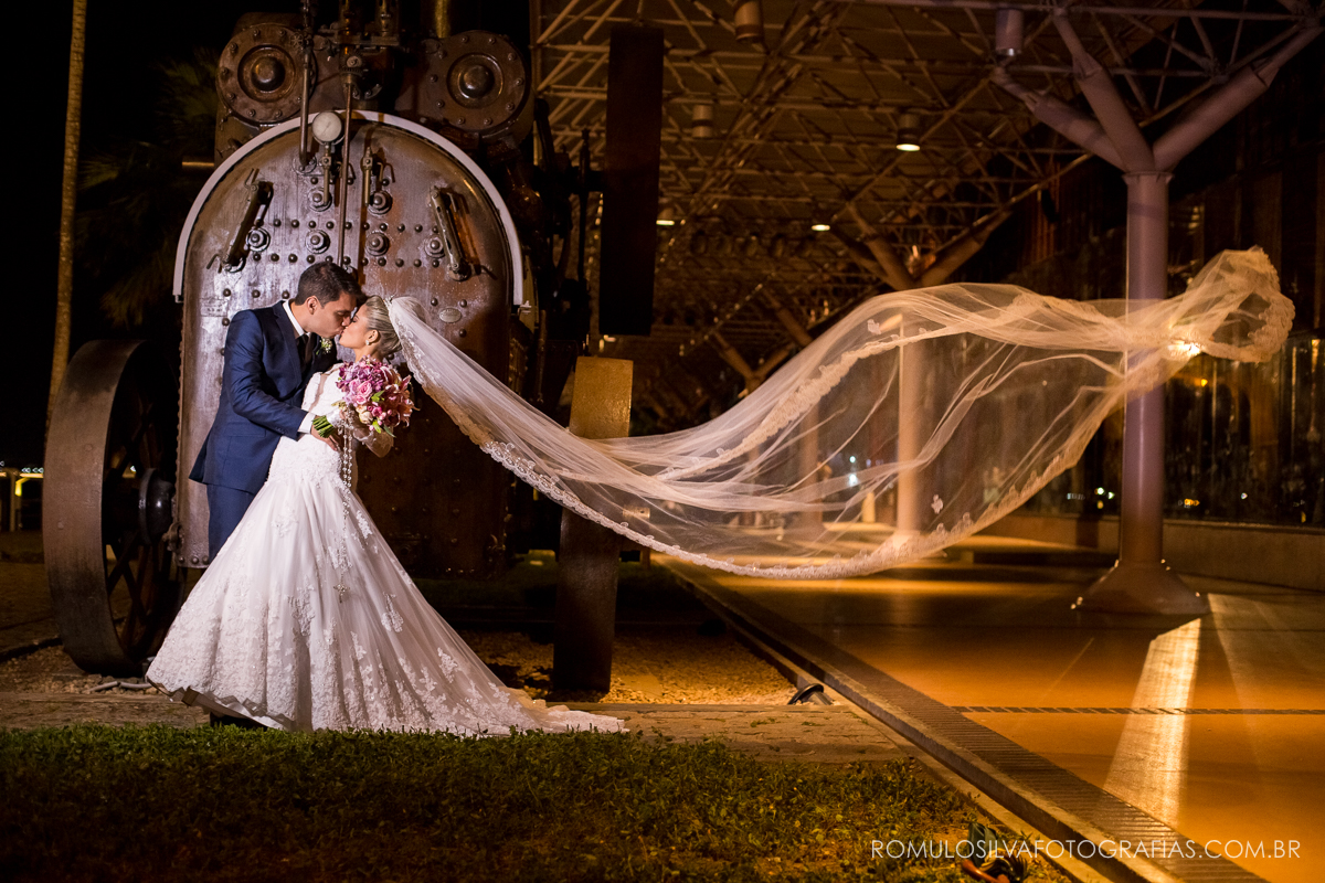 fotos externas após a cerimonia do casamento do Ricardo e da Camila na estação das docas em belém do pará
