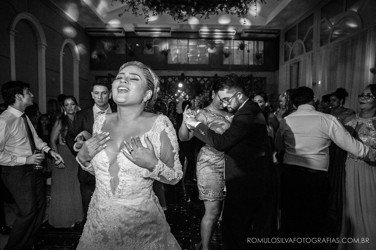 Festa com fotos expontâneas e criativas do casamento do Ricardo e da Camila no Shanpagne em belém PA