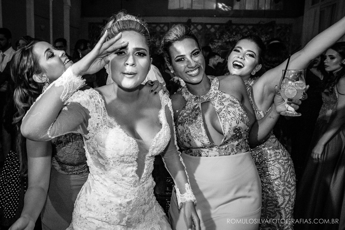 Festa com fotos expontâneas e criativas do casamento do Ricardo e da Camila no Shanpagne em belém PA