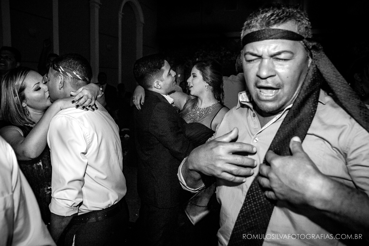 Festa com fotos expontâneas e criativas do casamento do Ricardo e da Camila no Shanpagne em belém PA