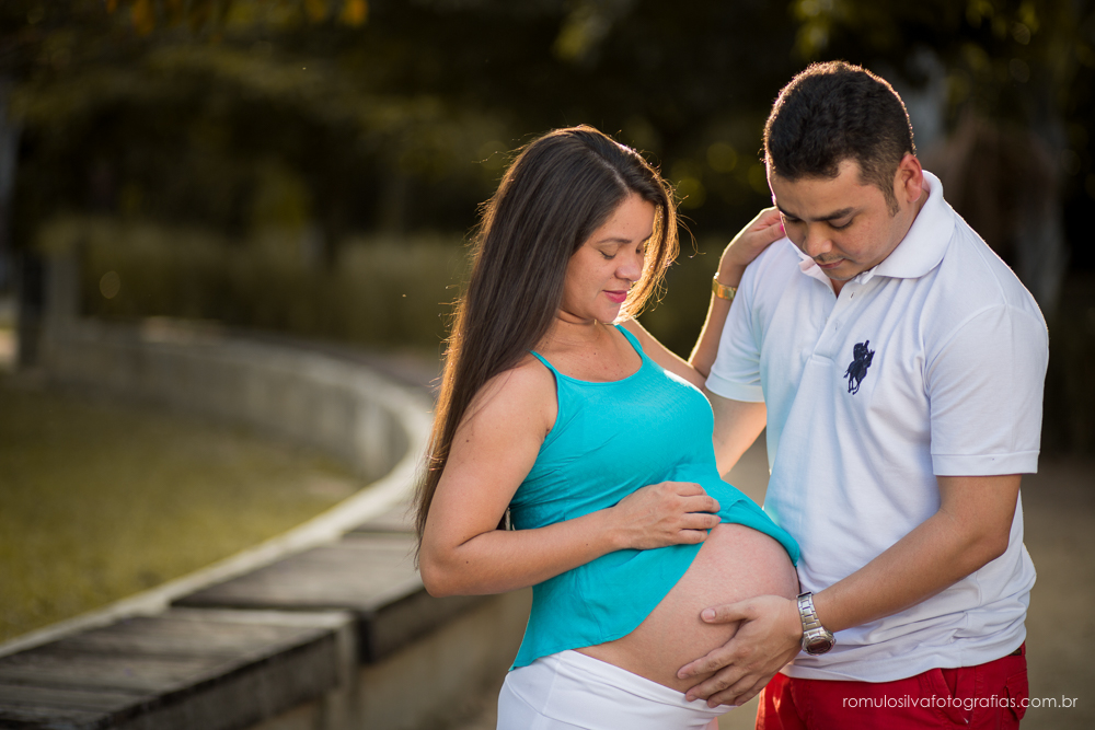 Ensaio romântico  de gestante com roupa estampadas