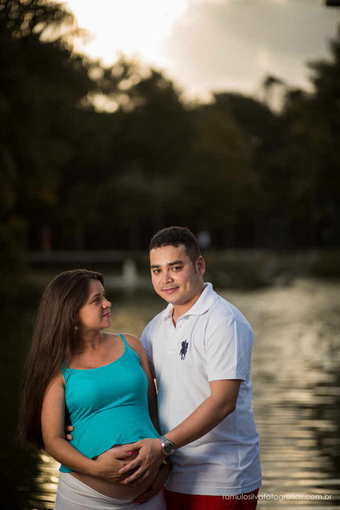 Ensaio romântico  de gestante com roupa estampadas