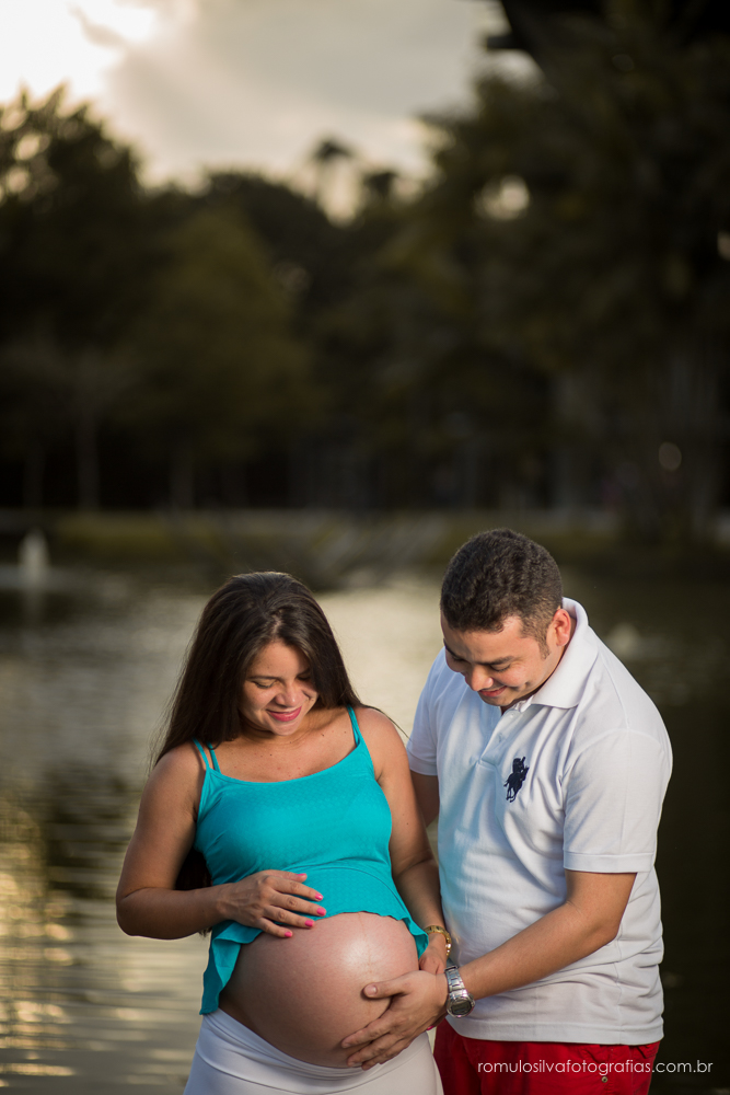 Ensaio romântico  de gestante com roupa estampadas