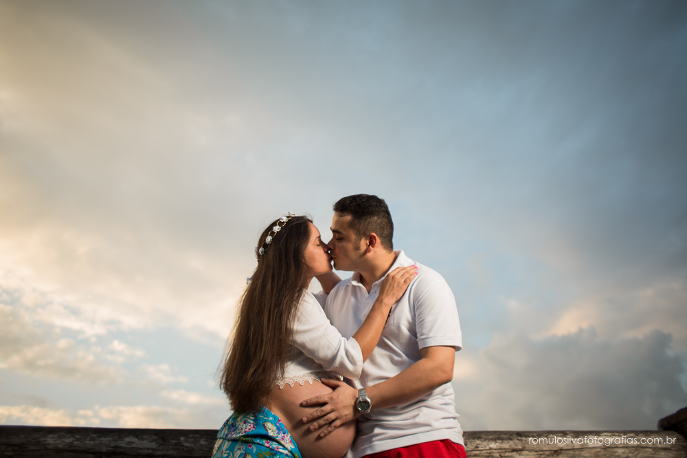 Ensaio romântico  de gestante com roupa estampadas