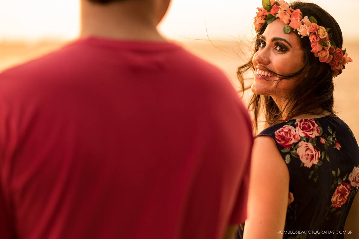 ensaio  pré casamento Calima e Darlan com fotos românticas e expontâneas de um piquenique  no chalé da zuzu em mosqueiro pa