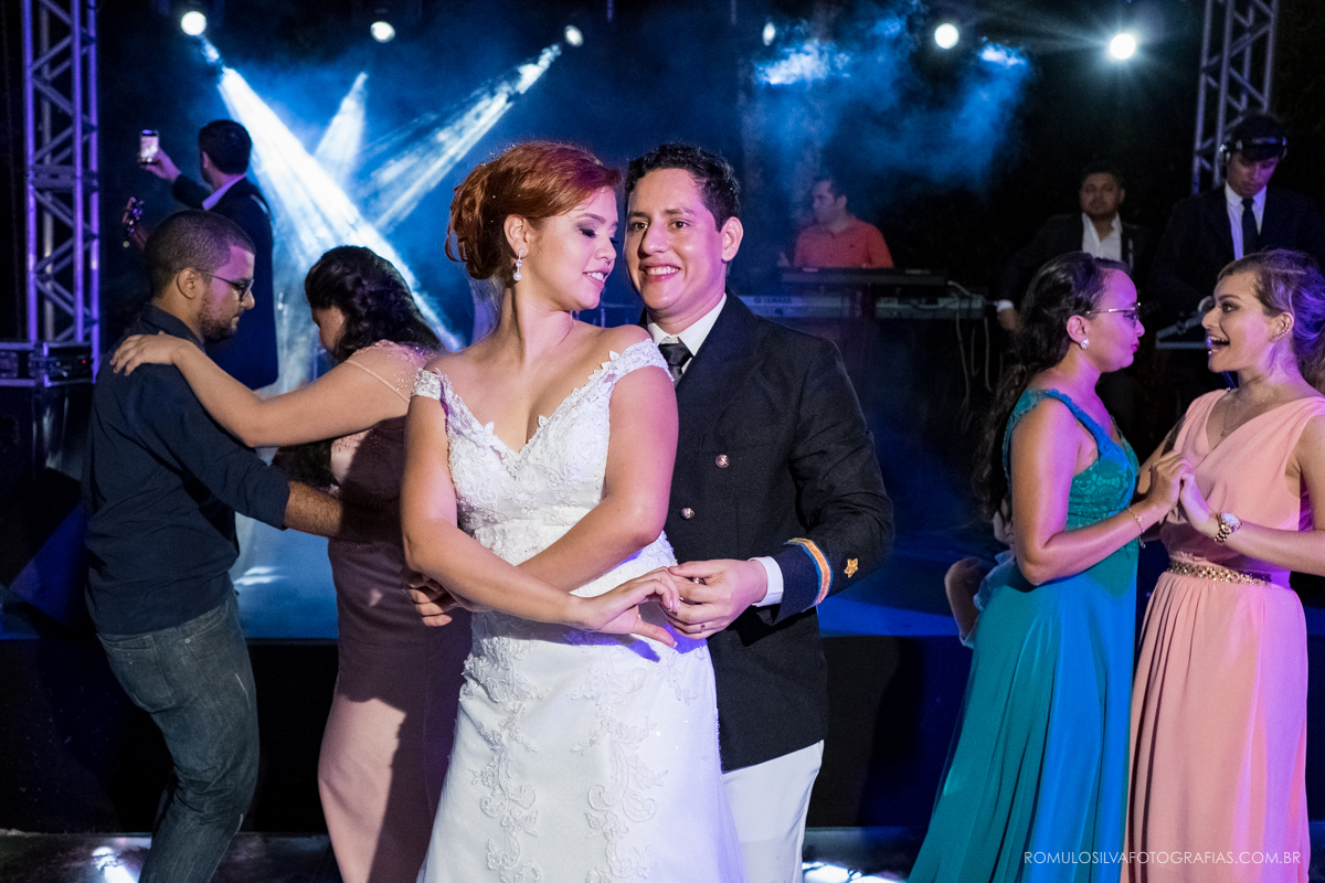 casamento de dia no chalé da zuzu em mosqueiro PA da lais e do felipe com fotos expontâneas e criativas 