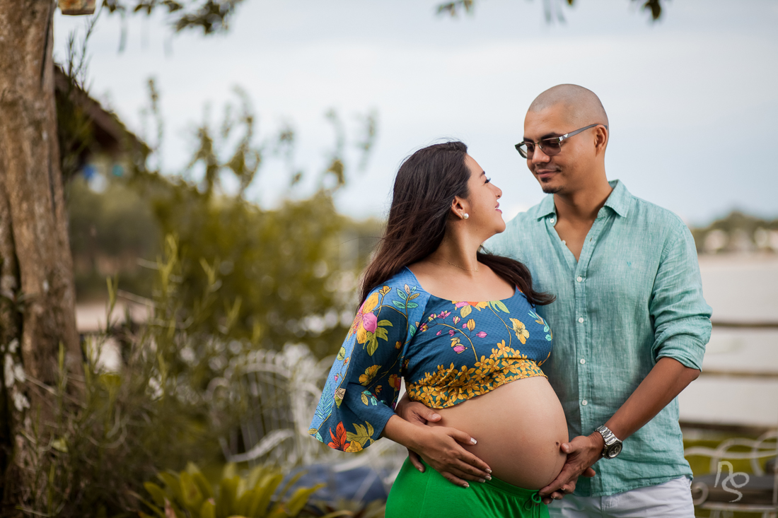 Ensaio romântico  de gestante  no período da manhã