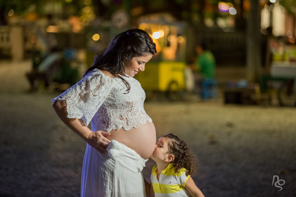 Ensaio de gestante com a família e roupas amarelas