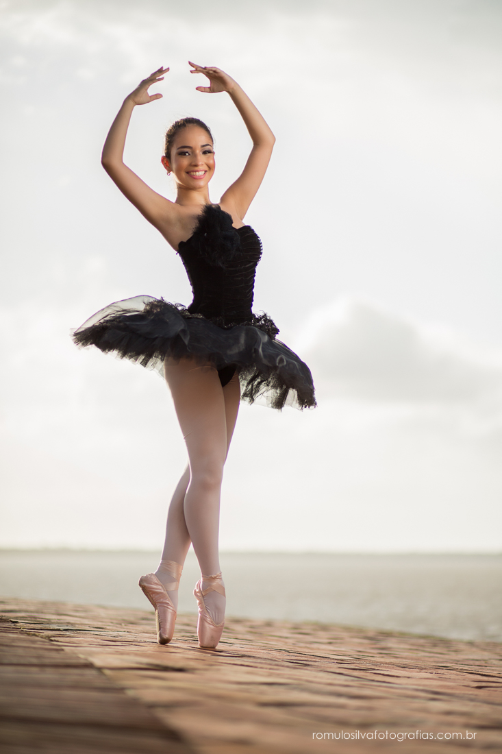 pose perfeita para fotos de 15 anos com tema de Bailarina