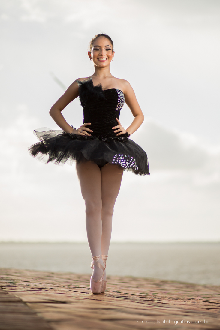 pose perfeita para fotos de 15 anos com tema de Bailarina
