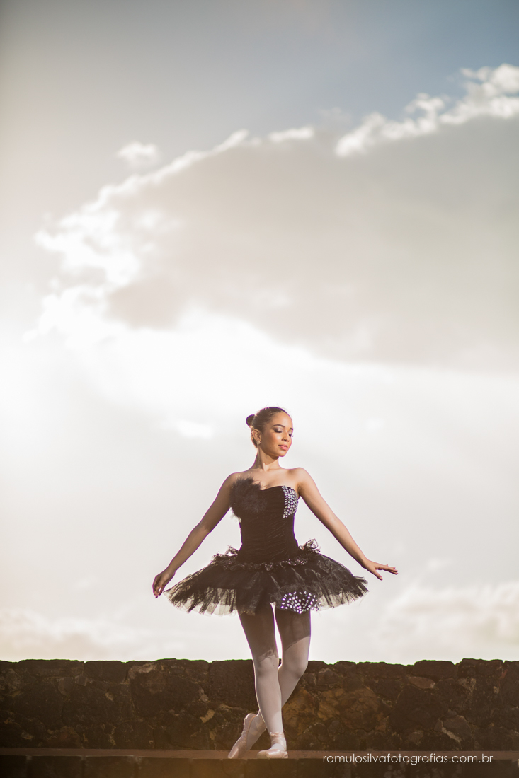 pose perfeita para fotos de 15 anos com tema de Bailarina
