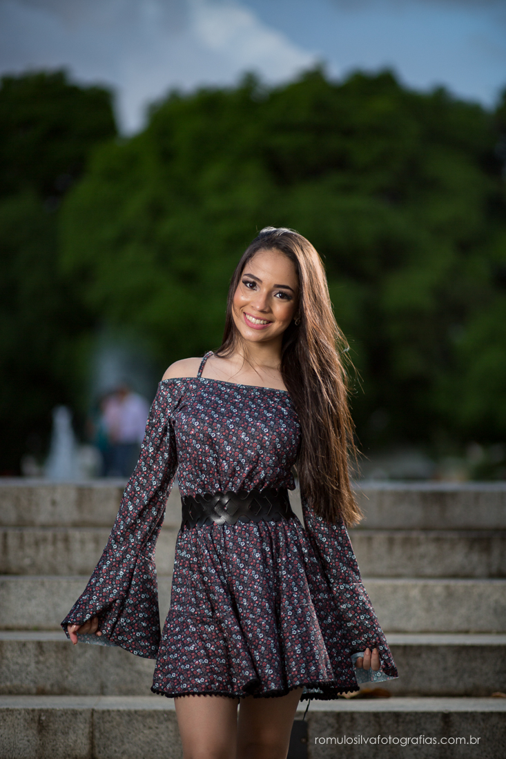 pose perfeita para fotos de 15 anos  com balões