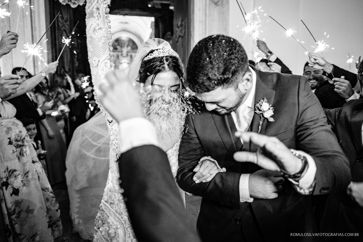 chuva de arroz nos noivos