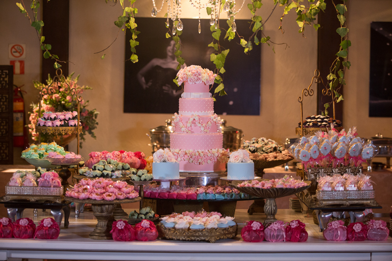 fotos da festa da Karolina 15 anos, com uma linda decoração rosa e rústica