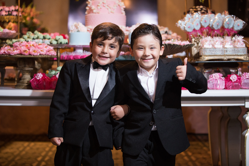 fotos da festa da Karolina 15 anos, com uma linda decoração rosa e rústica