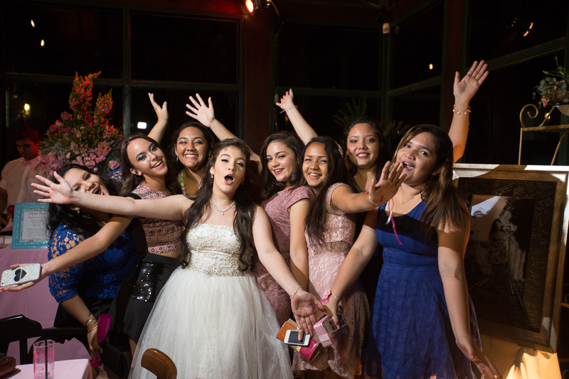 fotos da festa da Karolina 15 anos, com uma linda decoração rosa e rústica