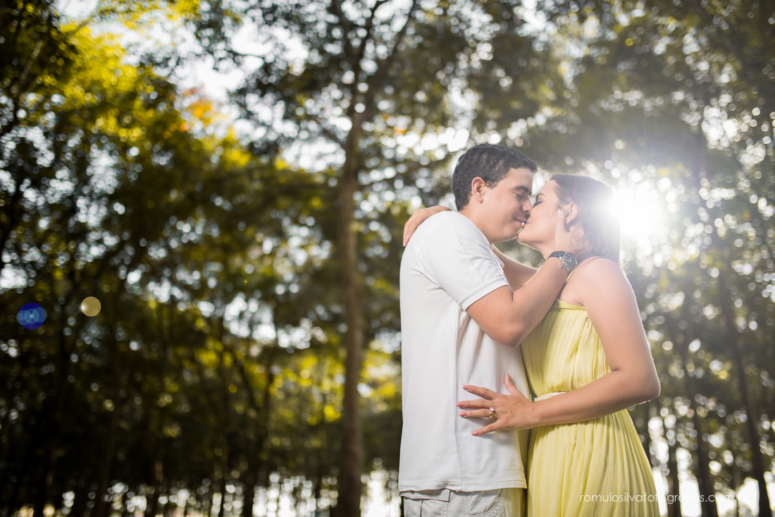 ensaio pre casamento da lorena e do junior realizado no condomínio quinta do bosque em castanhal PA e fotografado por romulo silva fotografias, fotógrafo de casamentos e ensaios em Belém PA