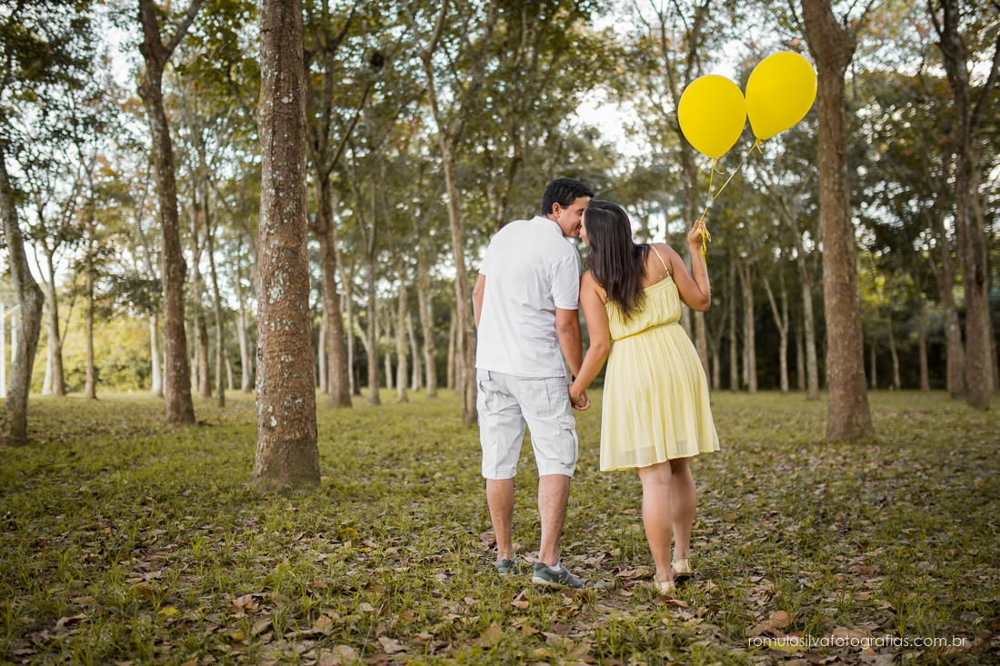 ensaio pre casamento da lorena e do junior realizado no condomínio quinta do bosque em castanhal PA e fotografado por romulo silva fotografias, fotógrafo de casamentos e ensaios em Belém PA