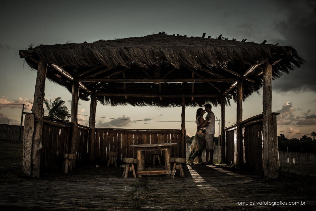 ensaio pre casamento da lorena e do junior realizado no condomínio quinta do bosque em castanhal PA e fotografado por romulo silva fotografias, fotógrafo de casamentos e ensaios em Belém PA