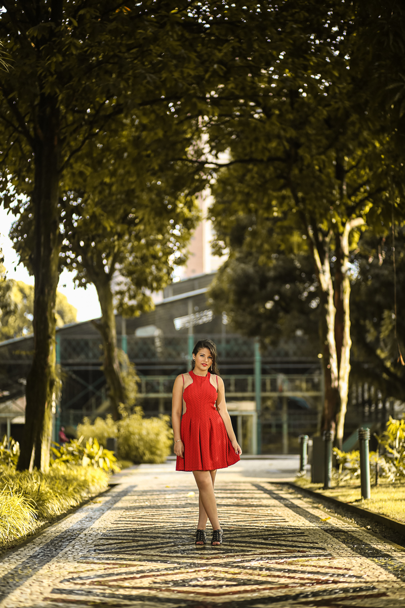 Ensaio de 15 anos da Laiz com vestido vermelho