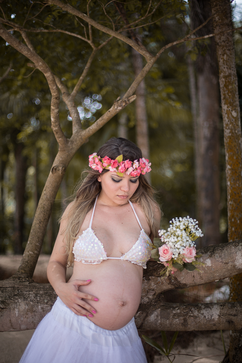 Ensaio romântico  de gestante na praia