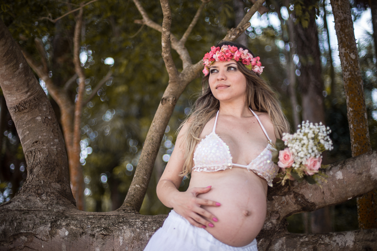 Ensaio romântico  de gestante na praia