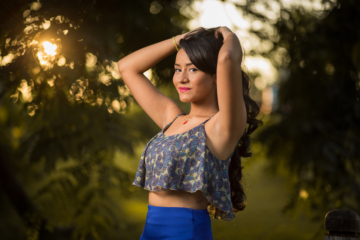 pose perfeita para fotos de 15 anos com roupas coloridas