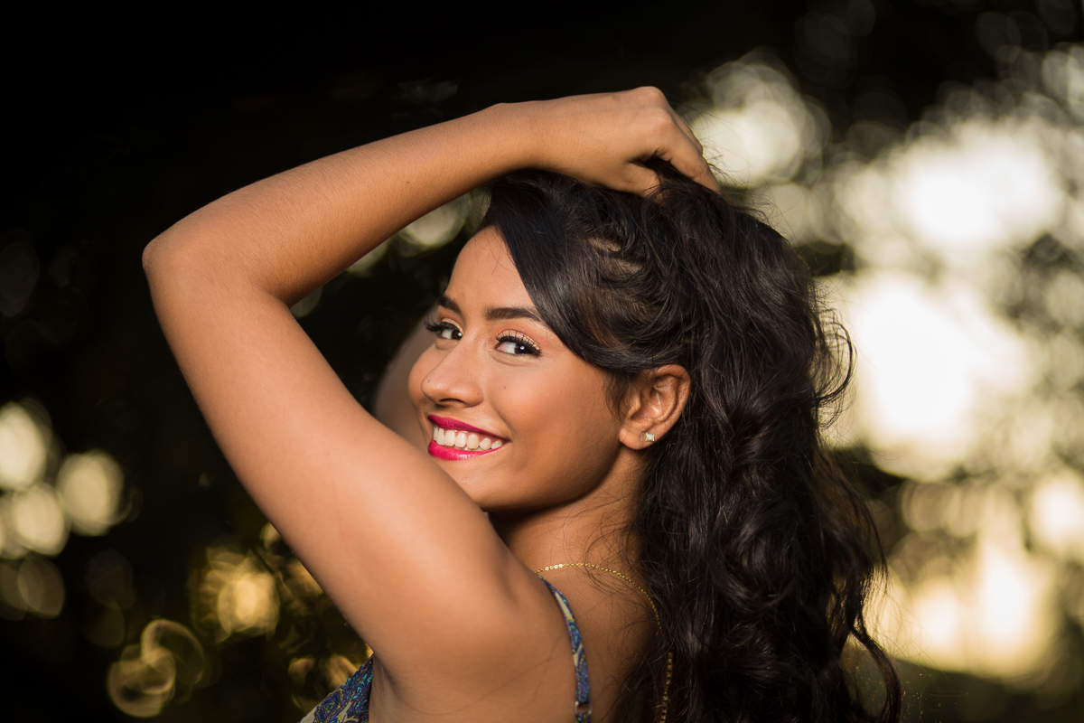 pose perfeita para fotos de 15 anos com roupas coloridas