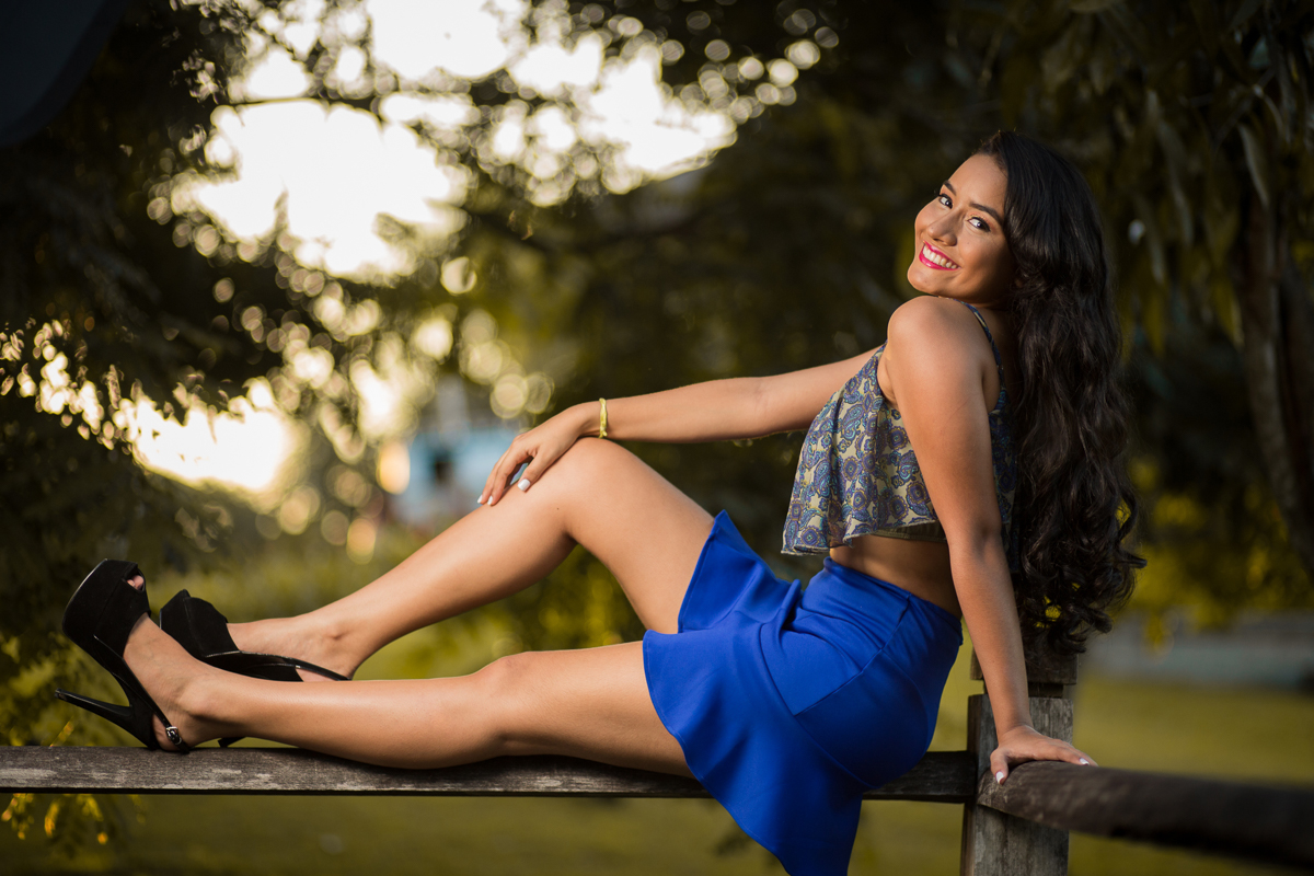 pose perfeita para fotos de 15 anos com roupas coloridas