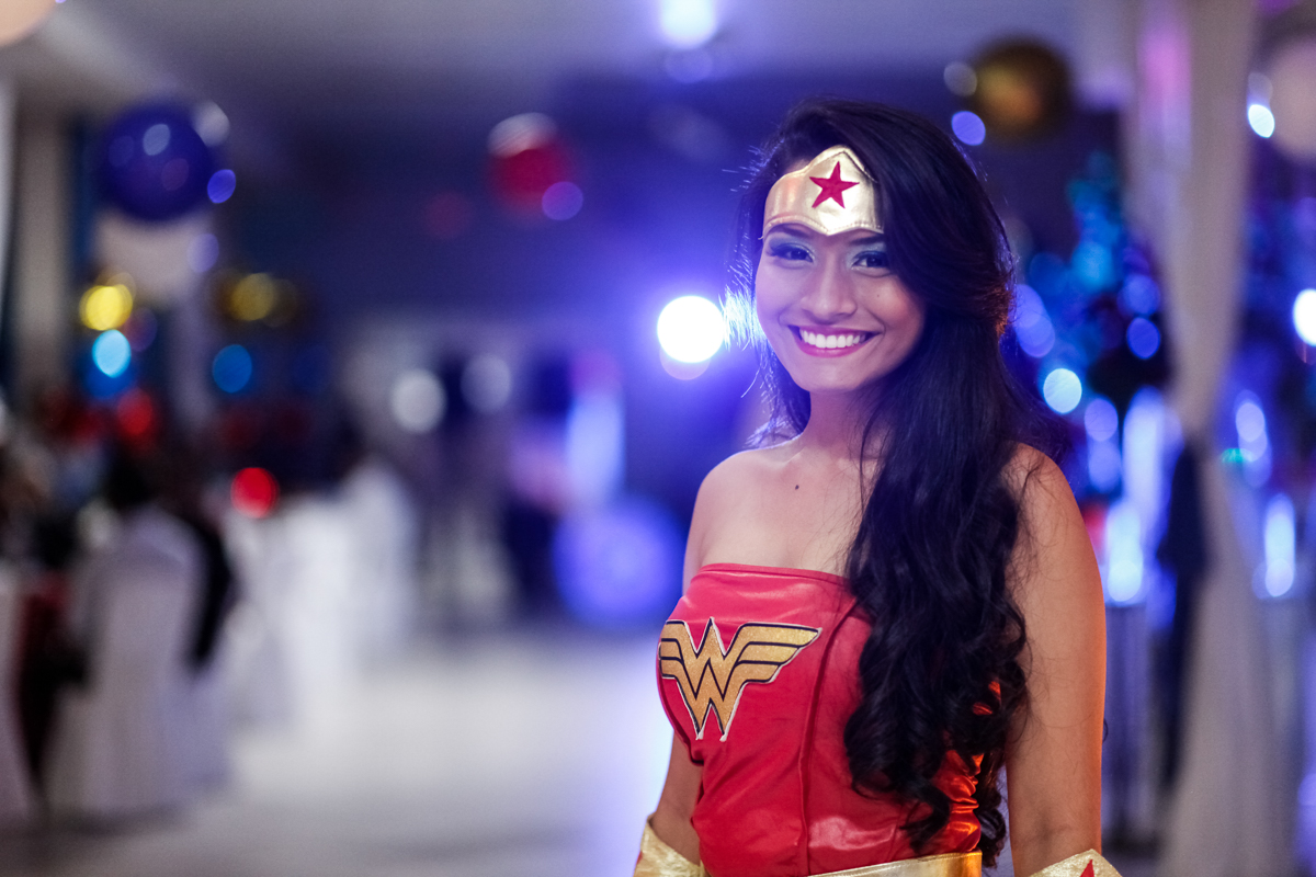 fotos da festa da Larissa 15 anos, com uma linda decoração com tema da Super Gril