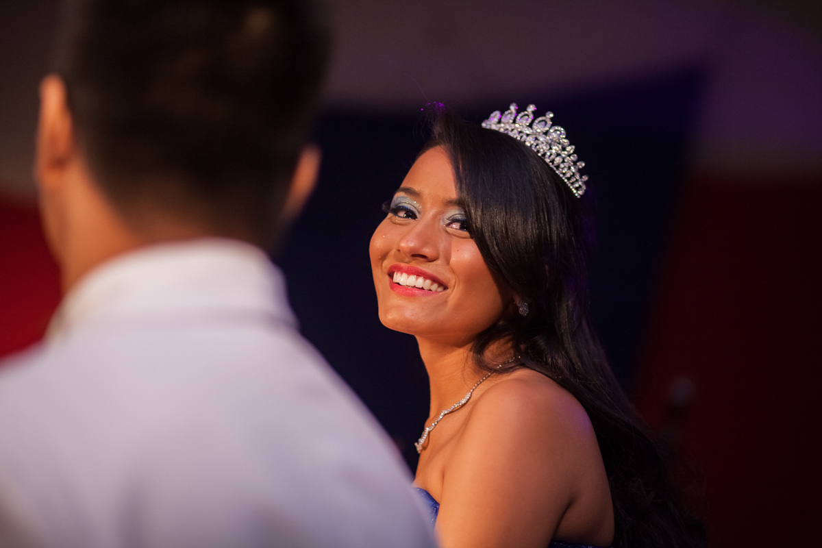 fotos da festa da Larissa 15 anos, com uma linda decoração com tema da Super Gril