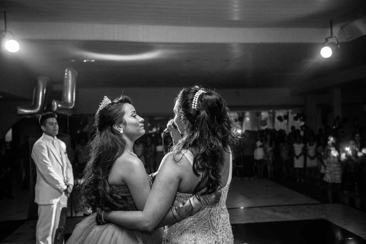 fotos da festa da Larissa 15 anos, com uma linda decoração com tema da Super Gril