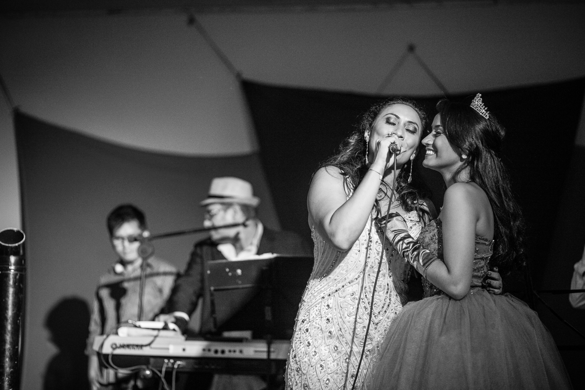 fotos da festa da Larissa 15 anos, com uma linda decoração com tema da Super Gril