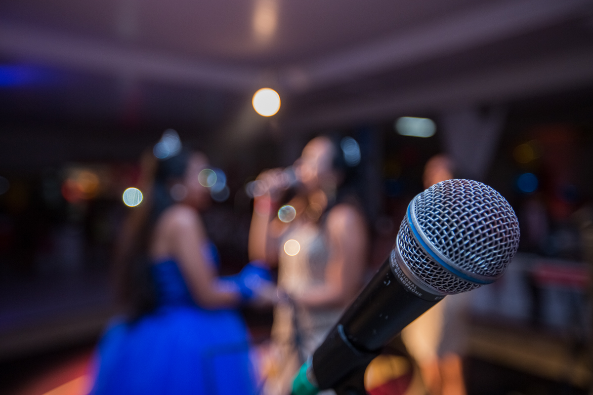 fotos da festa da Larissa 15 anos, com uma linda decoração com tema da Super Gril