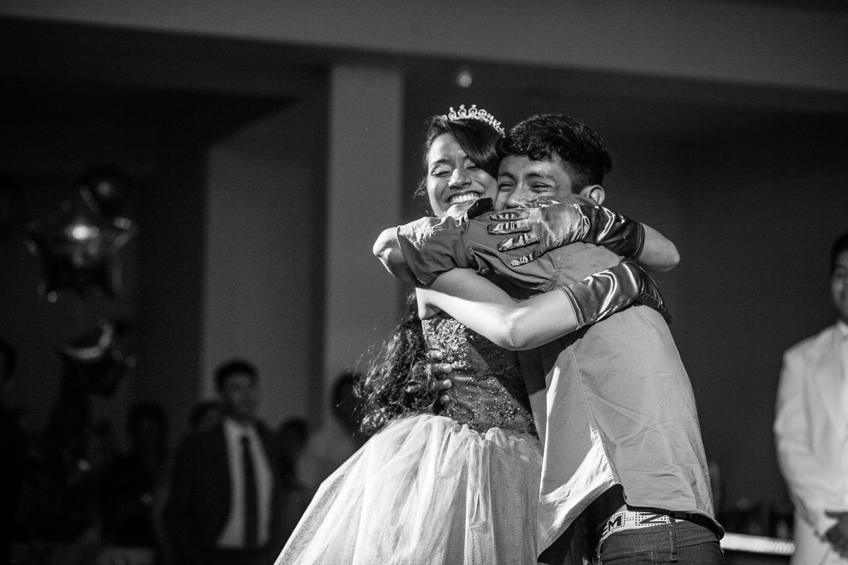 fotos da festa da Larissa 15 anos, com uma linda decoração com tema da Super Gril