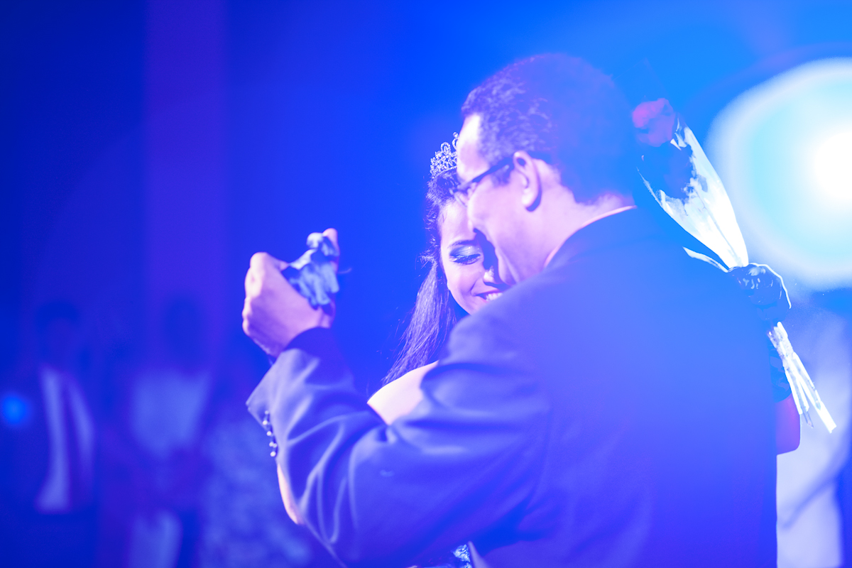 fotos da festa da Larissa 15 anos, com uma linda decoração com tema da Super Gril