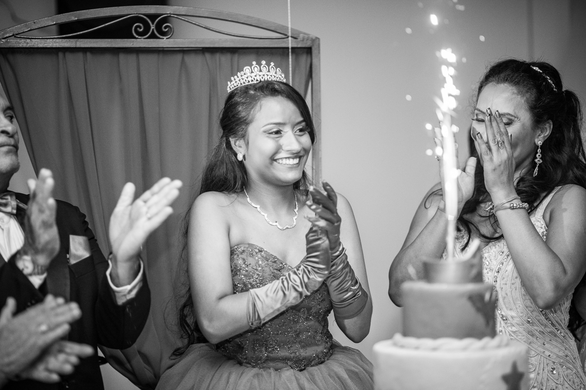 fotos da festa da Larissa 15 anos, com uma linda decoração com tema da Super Gril