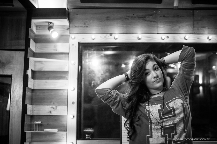 Ensaio de 15 anos da Karolina cantando no estúdio de Gravação