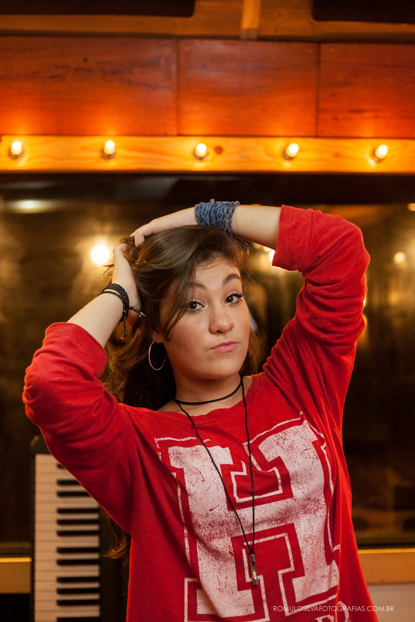 Ensaio de 15 anos da Karolina cantando no estúdio de Gravação